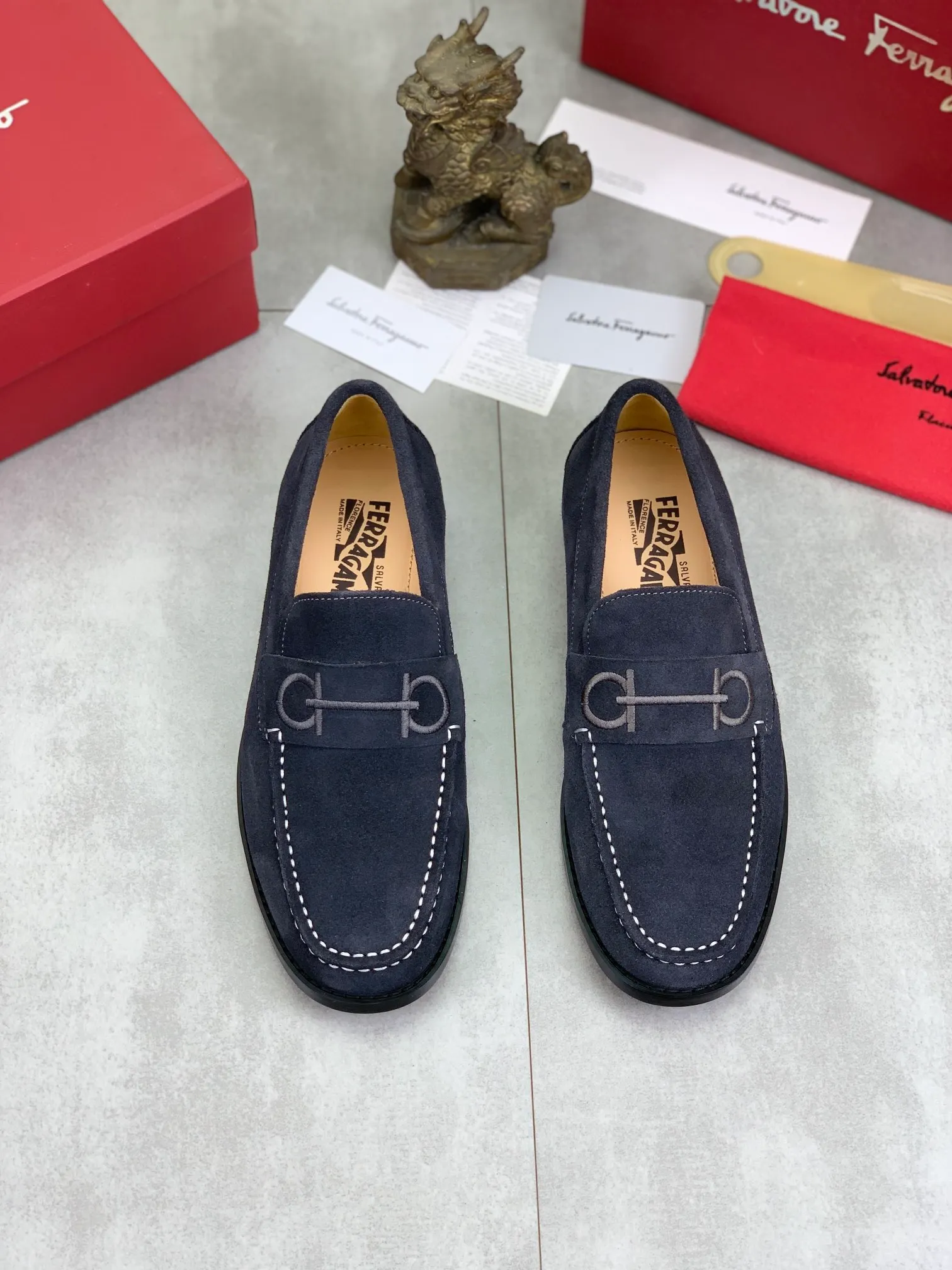 Men's Men's Shoes 💰P460💰[New Style] Water-dyed Niuli 🆘[Salvatore Ferragamo] Ferragamo's latest casual business leather shoes for men! Available at counters simultaneously! The fabric is made of specially imported original calfskin, the lining is made of imported water-dyed cowhide, and the original combination outsole is absolutely luxurious and leads the fashion trend. Matching code: 38-45; 5️⃣ colors available